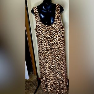 Sleeveless leopard print dress with pockets